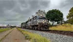 NS 9855 leads B457. The empty Sandman.